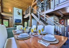 Peaceful Log-Style Chalet with hot tub
